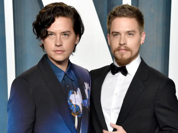 10 Artis Hollywood yang Punya Saudara Kembar, Bagai Pinang Dibelah Dua