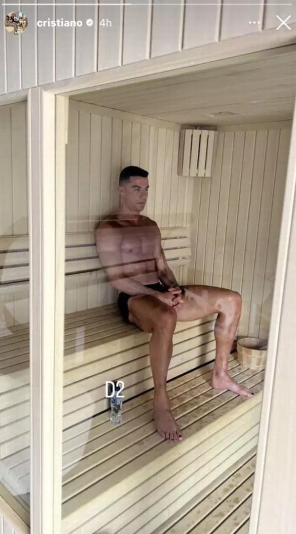 Cristiano Ronaldo dan Makna Kuteks Hitam pada Jari Kakinya