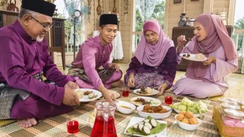 7 Tradisi Unik Lebaran Idulfitri di Berbagai Negara, Ada yang Beri Makan Fakir Miskin Secara Diam-diam