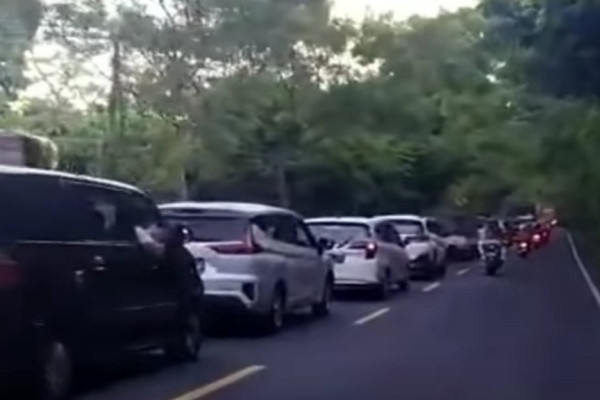 Horor Antrean Kendaraan Pemudik di Gilimanuk Capai 10 Km