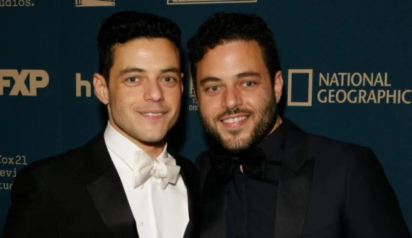 10 Artis Hollywood yang Punya Saudara Kembar, Bagai Pinang Dibelah Dua