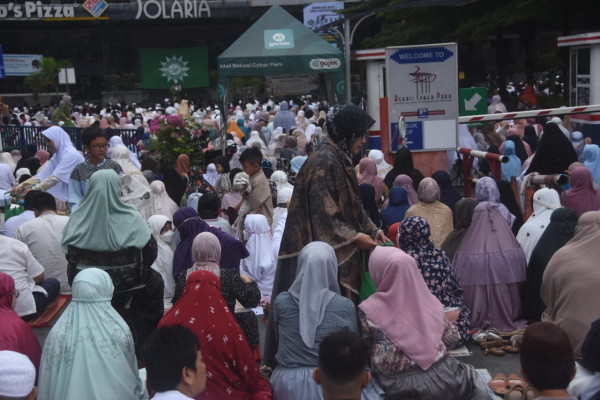 Potret Suasana Salat Idulfitri Warga Muhammadiyah di BCP Bekasi
