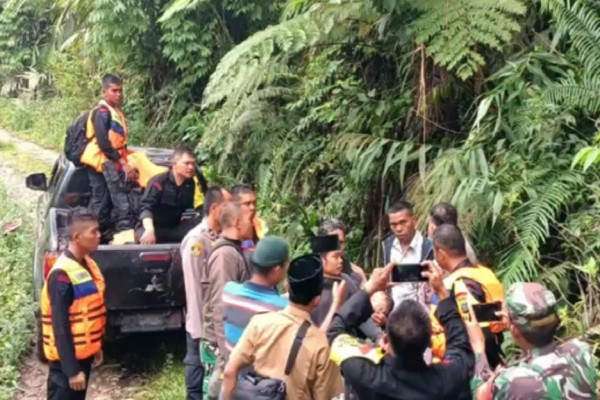 Tangis Pecah di Tapanuli Selatan, 8 Pemudik Tewas Akibat 2 Mobil yang Ditumpangi Diterjang Banjir