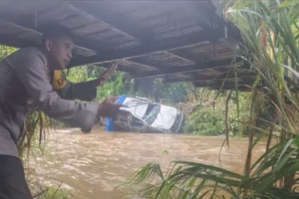 Tangis Pecah di Tapanuli Selatan, 8 Pemudik Tewas Akibat 2 Mobil yang Ditumpangi Diterjang Banjir