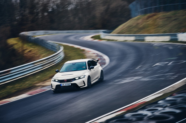 Honda Civic Type R Pecahkan Rekor Mobil FWD Tercepat di Sirkuit Nurburgring Jerman
