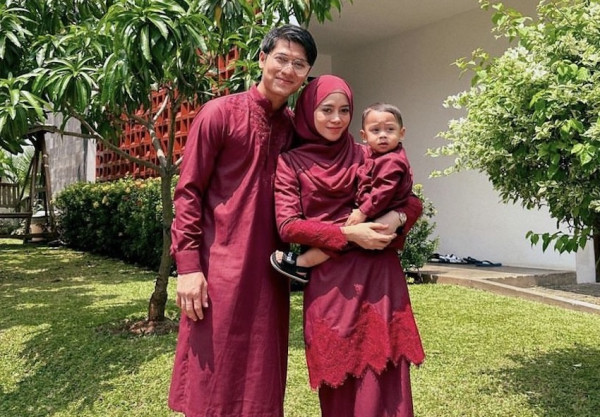 5 Inspirasi Outfit Lebaran Keluarga Artis Indonesia, Kompak dan Menawan
