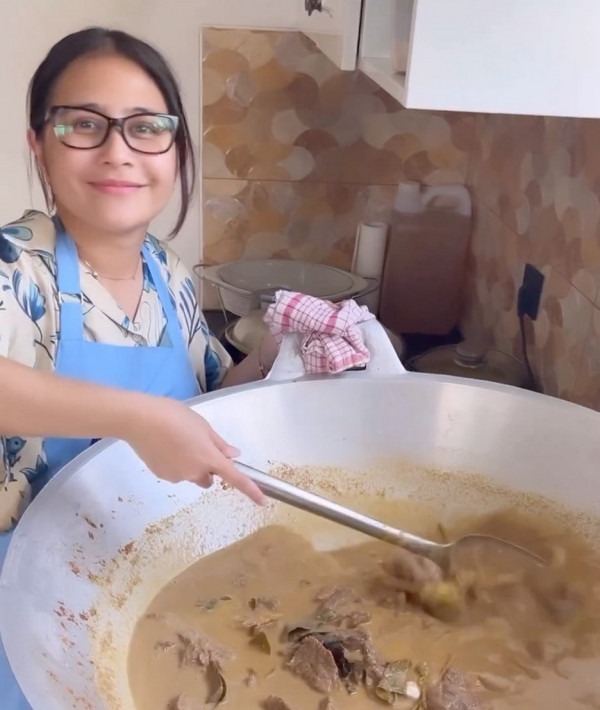 Selalu Bertugas di Dapur saat Lebaran, Prilly Latuconsina: Tahun Ini, Aku Masak 8 Kg Daging Rendang