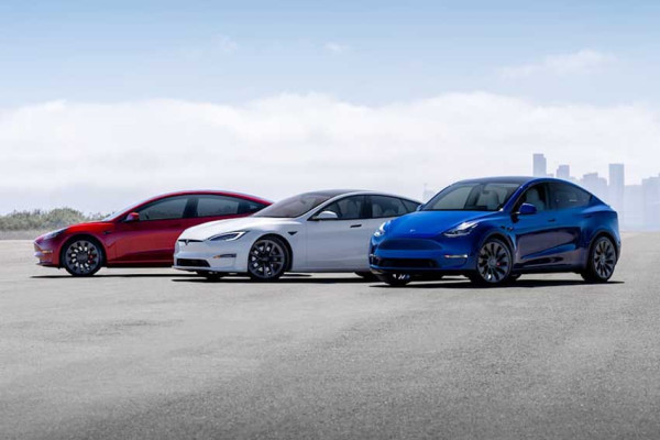 Elon Musk Pastikan Fully Self-Driving Tesla Hadir Tahun Ini