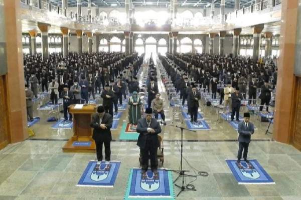 Gempar! Ada Perempuan di Baris Terdepan saat Salat Id di Pondok Pesantren Al Zaytun