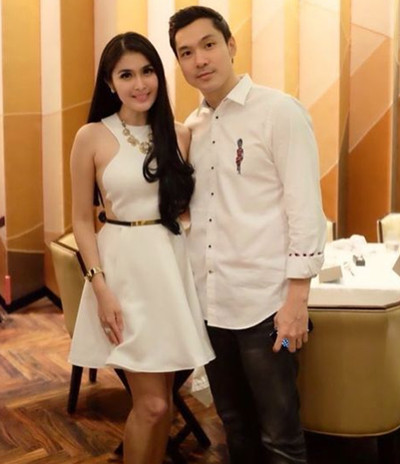 Sandra Dewi Pamer Foto Jadul Bareng Suami, Wajahnya Jadi Sorotan