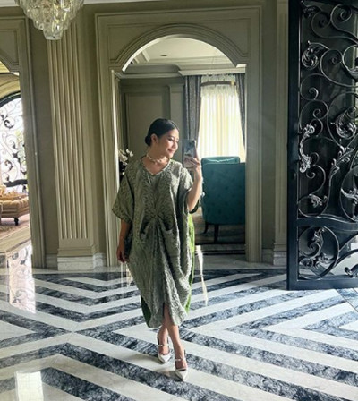 10 Artis yang Pakai Outfit Lebaran 2023 Warna Hijau Sage