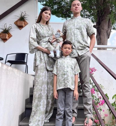 10 Artis yang Pakai Outfit Lebaran 2023 Warna Hijau Sage