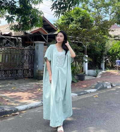 10 Artis yang Pakai Outfit Lebaran 2023 Warna Hijau Sage