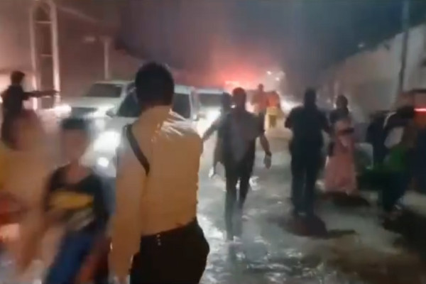 Trans Mall Studio Makassar Kebakaran, Begini Penampakan Kepanikan dan Evakuasi Korban