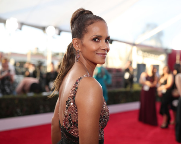 8 Artis Hollywood Korban KDRT, Rihanna Dipukuli Sampai Bonyok