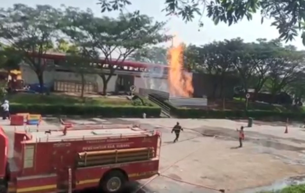 Heboh Semburan Api Setinggi 6 Meter di Rest Area 86B Tol Cipali Subang
