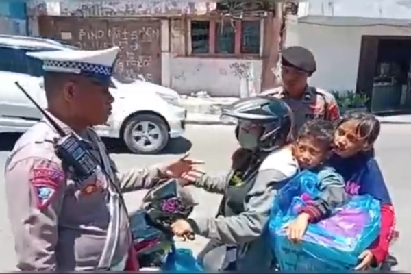 Ada-ada Saja, Pelanggar Lalu Lintas di Kupang Diajak Berdoa