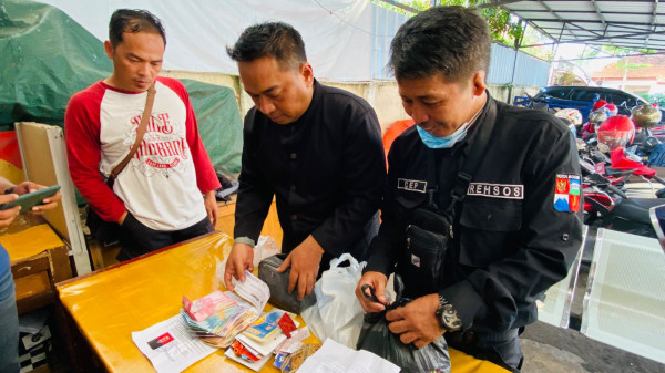 Heboh Tuna Wiswa di Bogor Kantongi Uang Jutaan Rupiah dan Cek Rp1,3 Miliar