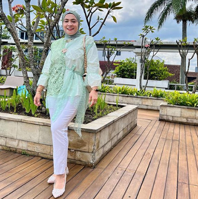 7 Artis Indonesia yang Pilih Sage Green sebagai Busana Lebaran 2023, Natasha Rizky sampai Maudy Ayunda