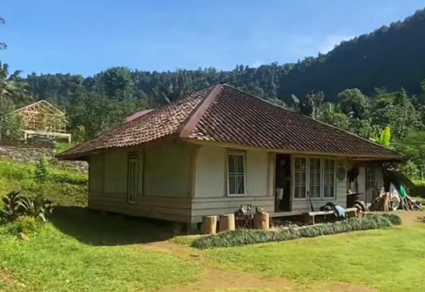 4 Fakta Unik Rumah Abah Jajang yang Viral karena Memiliki Pemandangan bak Surga