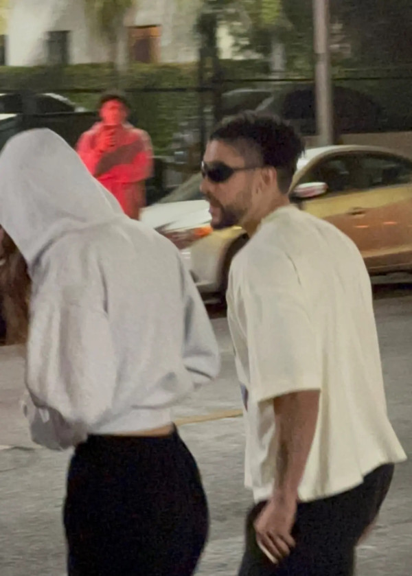 Kendall Jenner dan Bad Bunny Kepergok Kencan, Asyik Nonton Konser Bareng