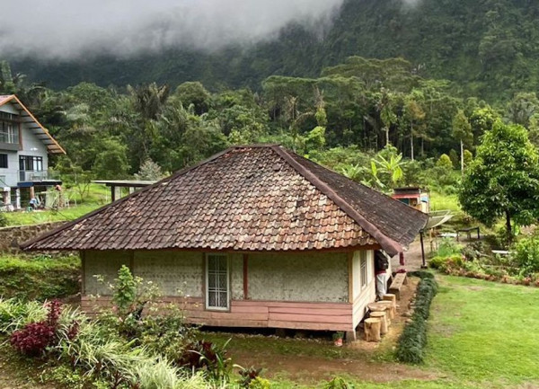 4 Fakta Unik Rumah Abah Jajang yang Viral karena Memiliki Pemandangan bak Surga