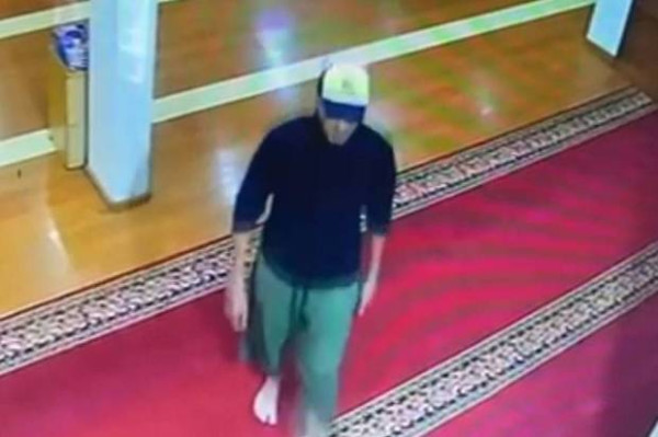 Kena Batunya! Bule Australia Ludahi Imam Masjid Ditangkap Polisi