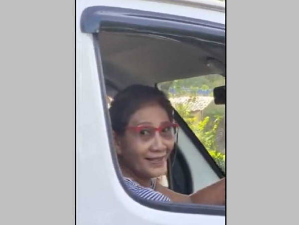 Susi Pudjiastuti Tertangkap Kamera Terjebak Macet Kendarai Pickup Daihatsu Gran Max