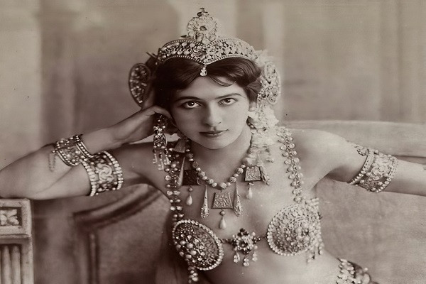 7 Agen Rahasia Cantik yang Pernah Gegerkan Dunia
