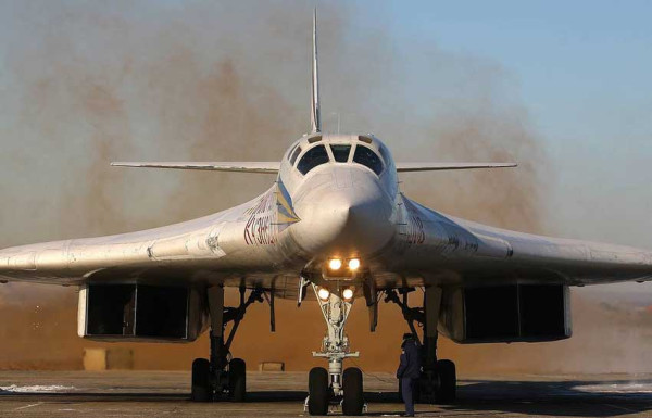 Pesawat Pengebom Terbesar Rusia Kembali ke Medan Perang, Tu-160 Tembakkan 18 Rudal Jelajah