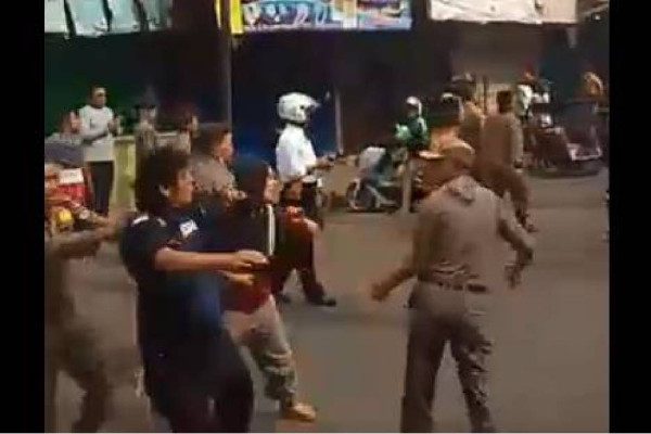 Penertiban PKL di Pasar Anyar Kota Tangerang Ricuh