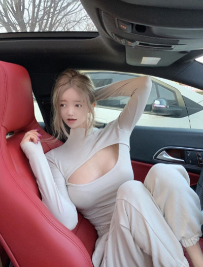 5 Potret Shasha Soosoo, Sosok Viral yang Doyan Edit Foto Fake bak Alien di Instagram