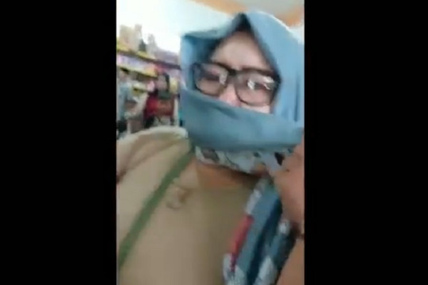 2 Emak-emak Menangis Histeris Tertangkap Curi Kue di Toko