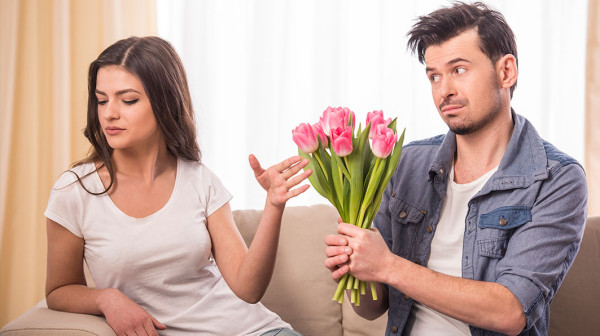 7 Tips Mengatasi dan Membujuk Pacar yang Ngambek