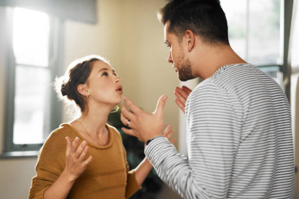 7 Tips Mengatasi dan Membujuk Pacar yang Ngambek