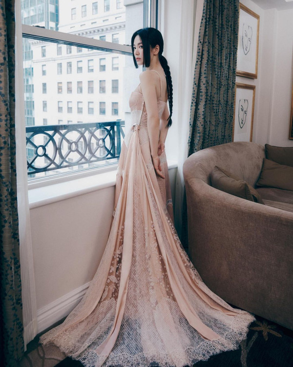 4 Artis Korea yang Hadir di Met Gala 2023, Song Hye Kyo dan Jennie BLACKPINK Selfie Bersama