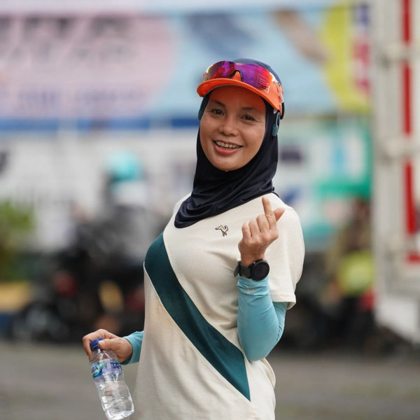 5 Foto Cantik Siti Atikoh, Istri Ganjar Pranowo yang Awet Muda di Usia 51 Tahun