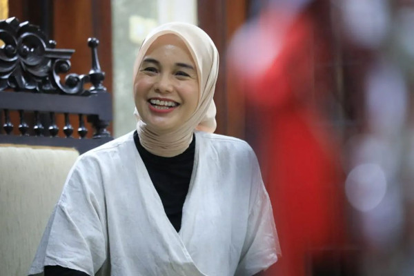 5 Foto Cantik Siti Atikoh, Istri Ganjar Pranowo yang Awet Muda di Usia 51 Tahun