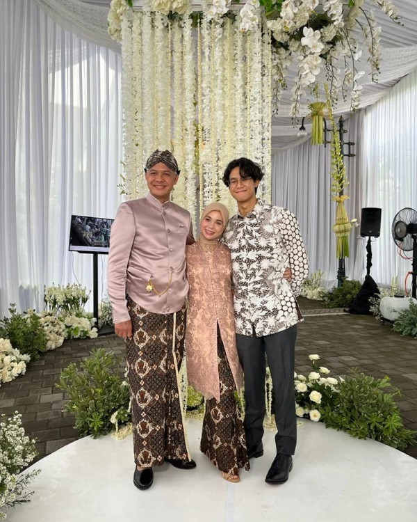 5 Foto Cantik Siti Atikoh, Istri Ganjar Pranowo yang Awet Muda di Usia 51 Tahun