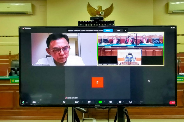 Terjerat Suap Rp10,5 Miliar, Mantan Kepala Bappeda Jatim Dituntut 7 Tahun Penjara