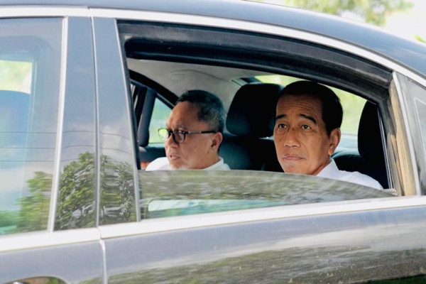 Kunker ke Lampung, Presiden Jokowi dan Rombongan Lewat Jalan-jalan Rusak
