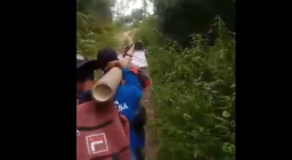 Miris! Jenazah Pekerja Tambang Emas Ilegal Ditandu Lintasi Provinsi, Lewati Hutan, Seberangi Sungai