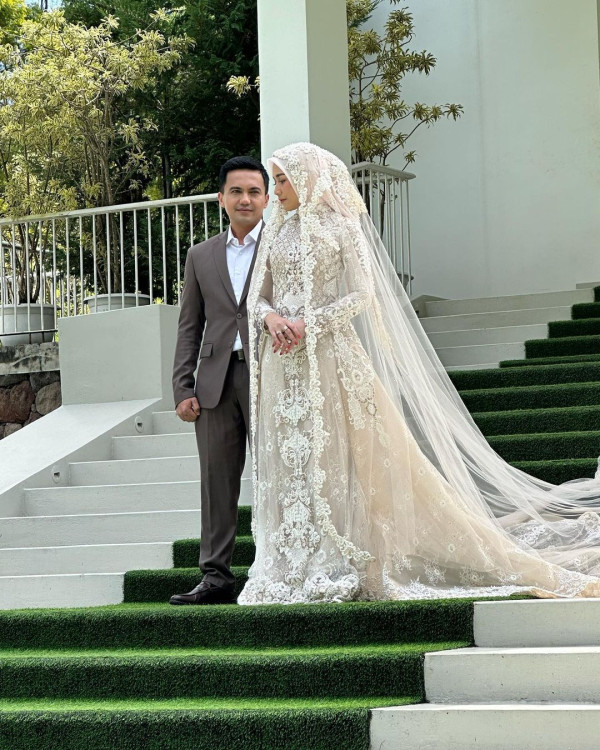 4 Foto Penampilan Dine Mutiara di Hari Pernikahan, Begitu Cantik dan Memesona