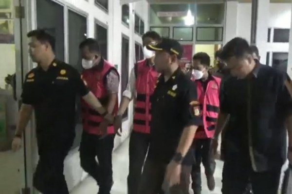 Tersangka Korupsi, 3 Pejabat Bawaslu OKU Selatan Dijebloskan ke Sel Tahanan