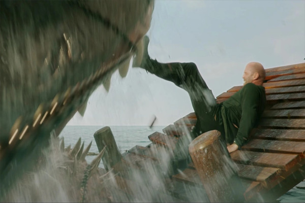 Trailer Meg 2: The Trench Ungkap Teror Megalodon Raksasa