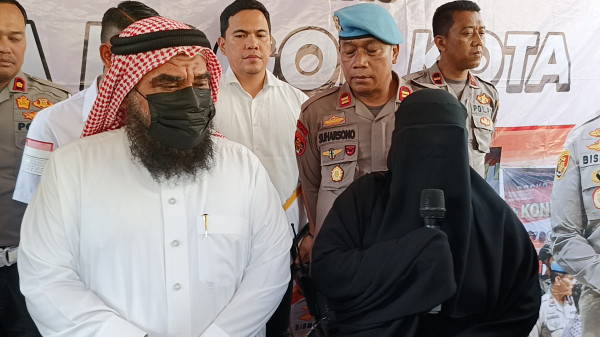 Minta Maaf, Ini Penampakan WNA yang Halangi Ambulans di Bogor