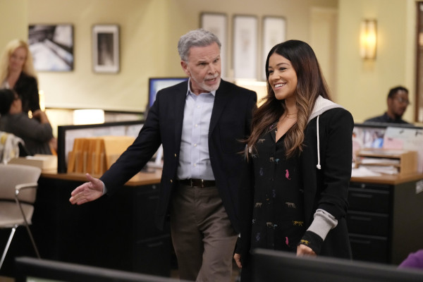 CERMIN: Gina Rodriguez Bisa Melihat Orang Mati