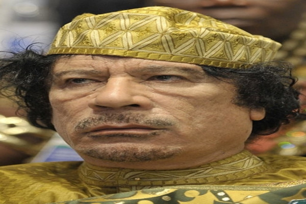 6 Tokoh Dunia dengan Pakaian Ikonik, Tongkat Komando dan Peci Sukarno Melegenda