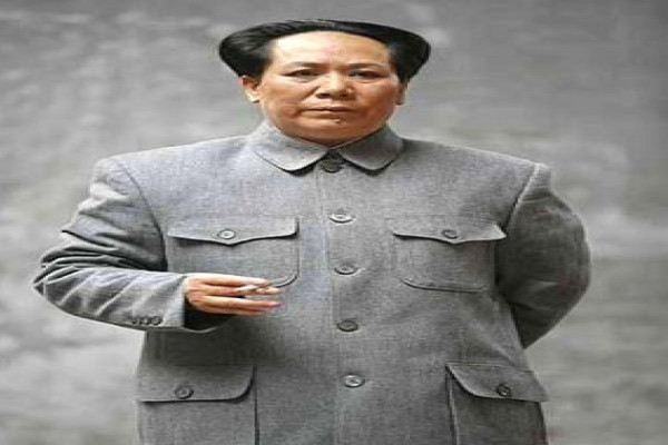6 Tokoh Dunia dengan Pakaian Ikonik, Tongkat Komando dan Peci Sukarno Melegenda