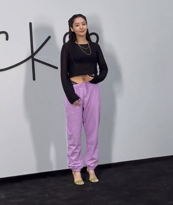 8 Seleb yang Pakai Koleksi Jennie for Calvin Klein dan Harganya